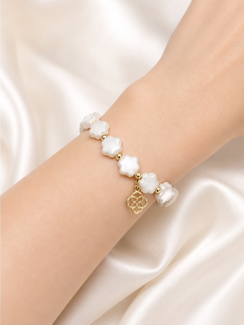 Kendra Scott flower-shaped mother-of-pearl beads bracelet. - Picture 2 of 5
